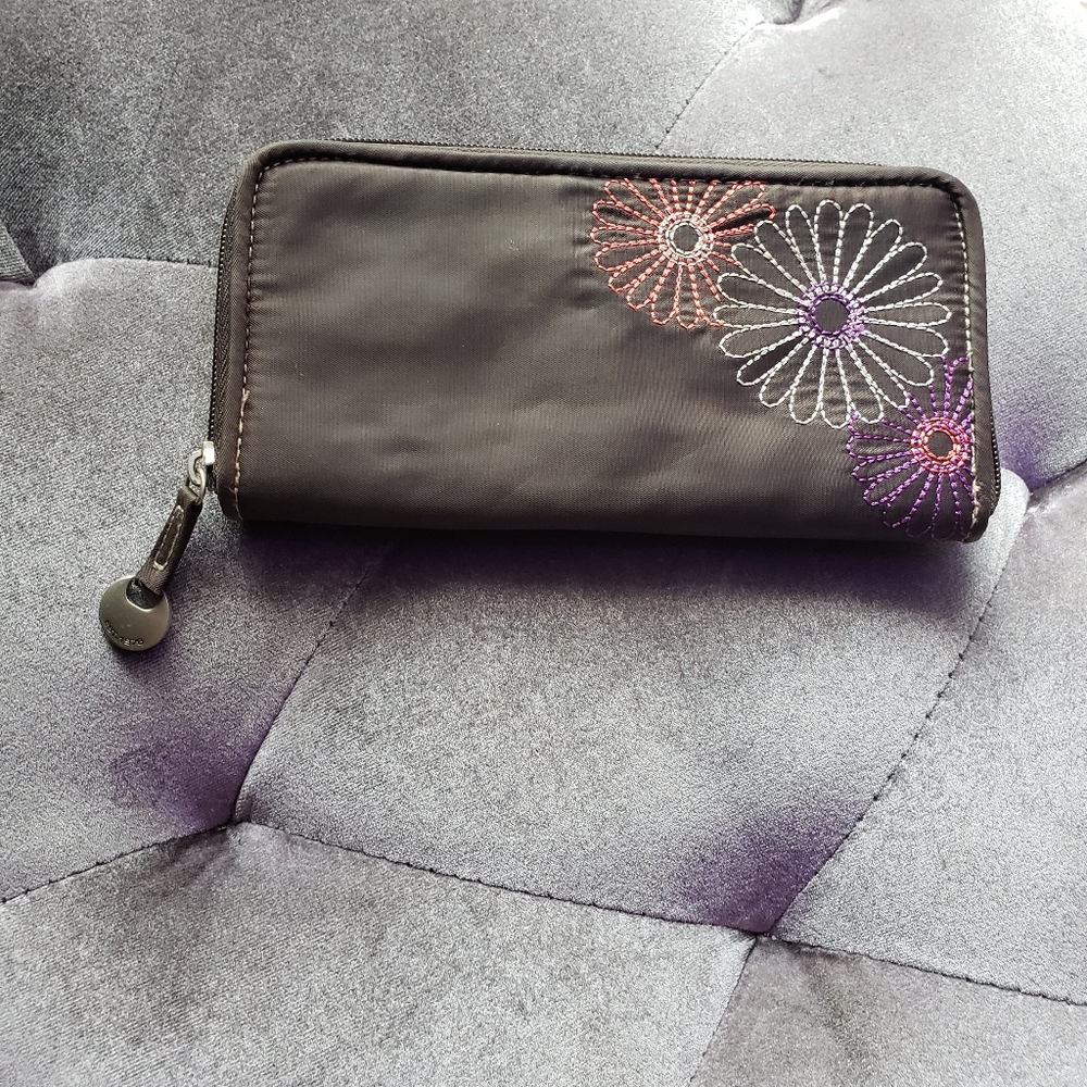 Travelon Safe ID Daisy Wallet